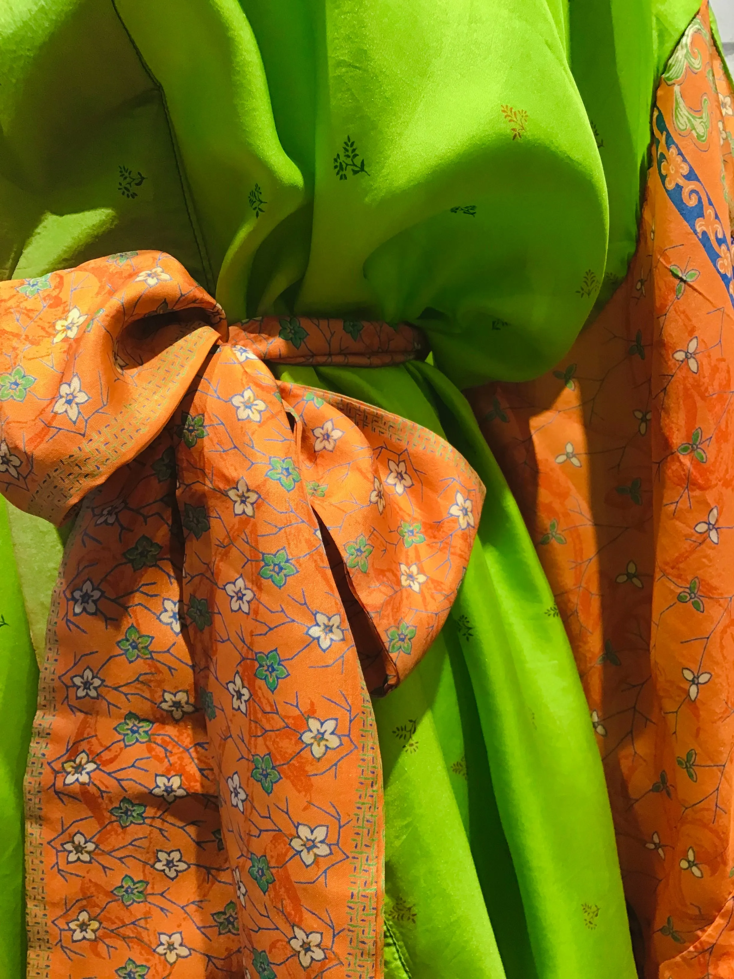 Dazzling Rutaceae Silk Kimono